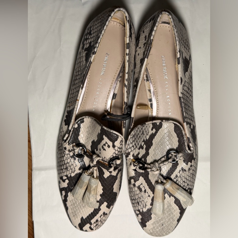 NEW ZARA Women's Snake Print Loafers - Black and White